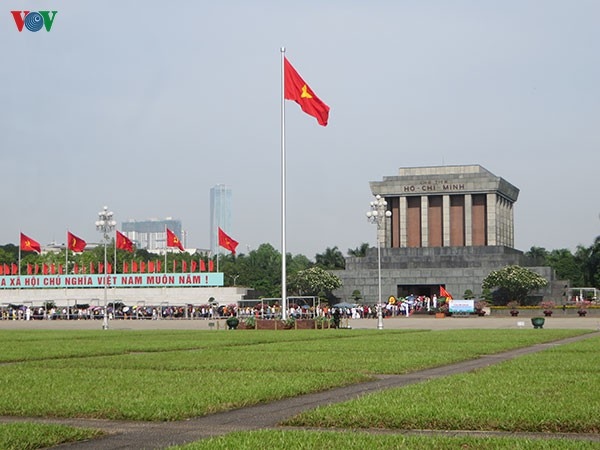 Lăng Chủ tịch Hồ Chí Minh mở cửa đón khách trở lại